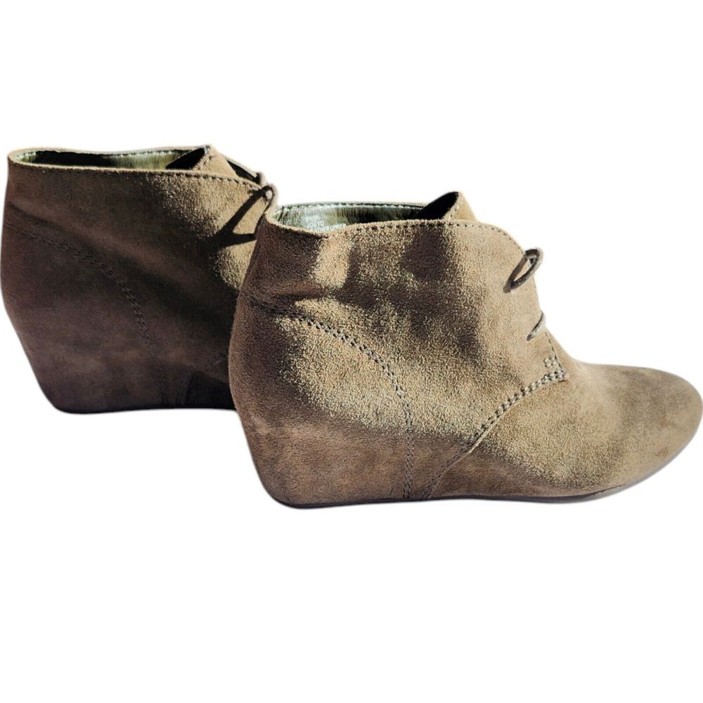 NINE WEST NWOT Women's Suede Wedge Olive Green Bohemian Ankle Booties Size 8.5 M